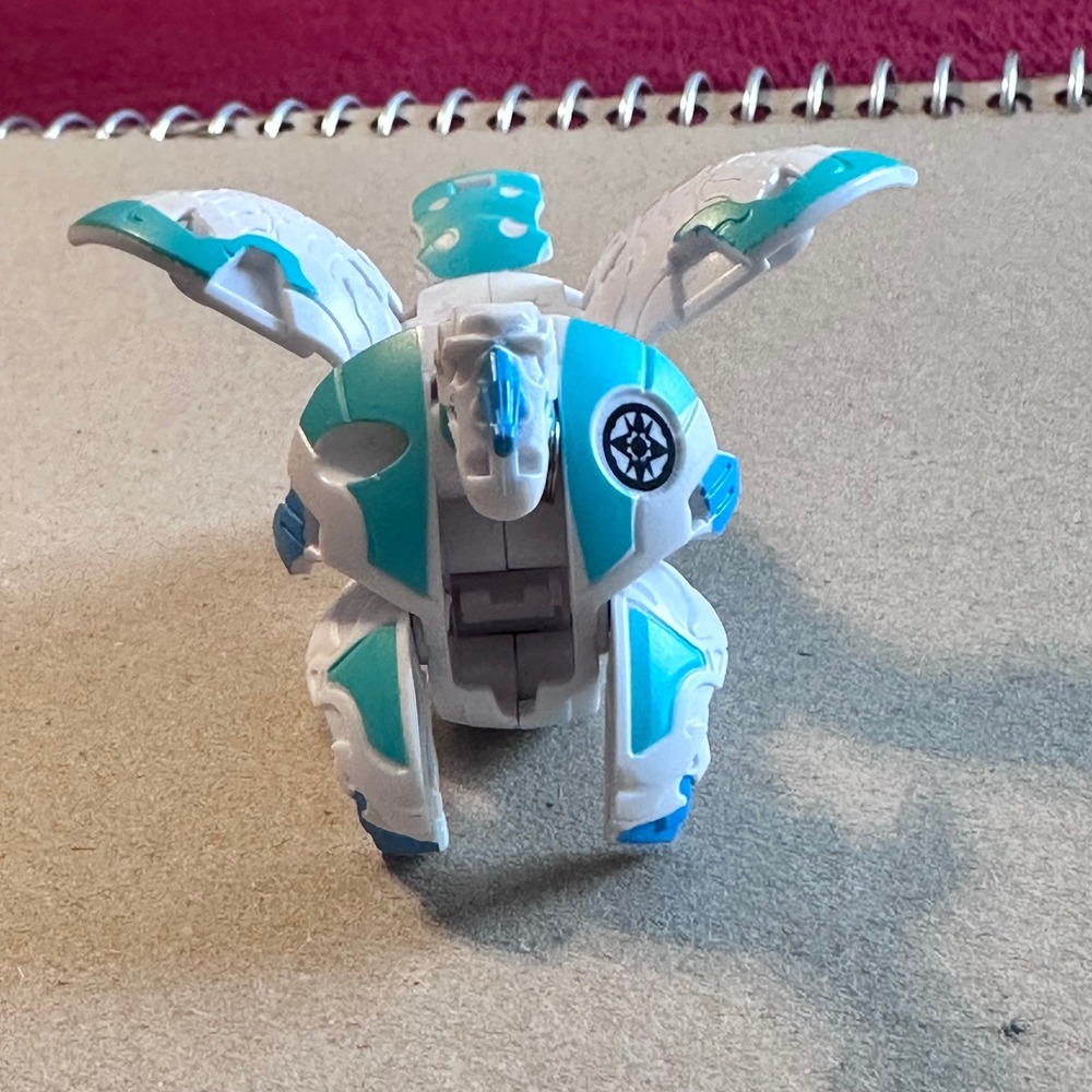 Bakugan Haos Pegatrix White Teal 400G Battle Brawlers Transforming Figure